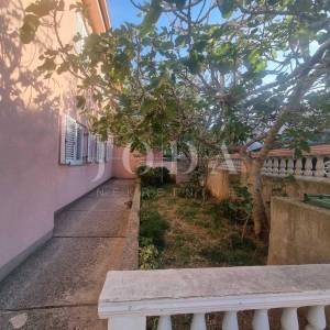 SENJ, kuća sa dvije stambene jedinice