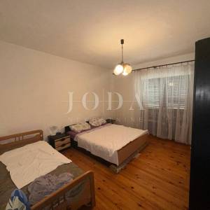 SENJ, Kuća sa garažom