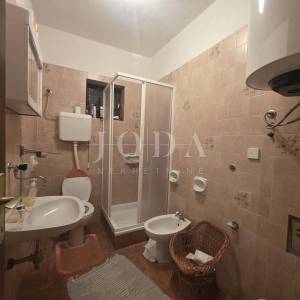 SENJ, Kuća sa garažom