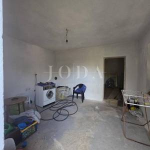 SENJ, Kuća sa garažom