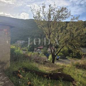 SENJ, Kuća sa garažom