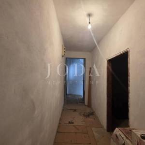 SENJ, Kuća sa garažom