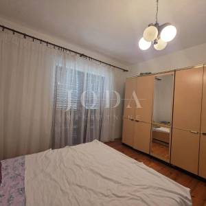 SENJ, Kuća sa garažom