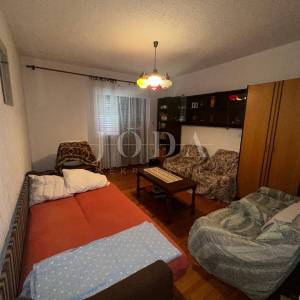 SENJ, Kuća sa garažom