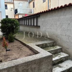 SENJ, kuća sa okućnicom u centru grada