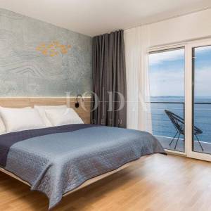 Senj okolica kuća prvi red do mora
