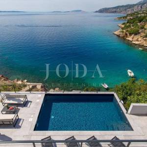 Senj okolica kuća prvi red do mora