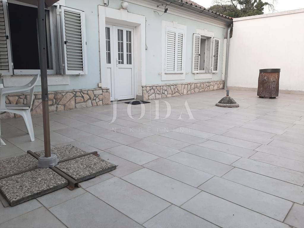 Senj- samostojeća kuća blizu mora i centra