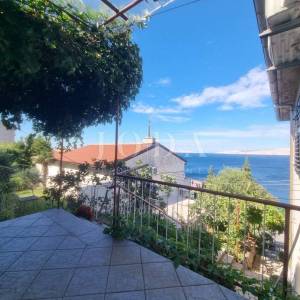 Senj, stan na prvom katu, 75 m od mora