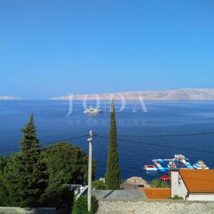 Senj, stan na prvom katu, 75 m od mora