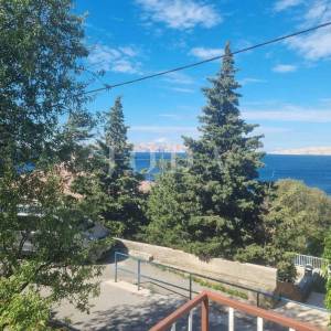 Senj, stan na prvom katu, 75 m od mora