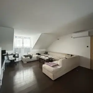 SESV. KRALJEVEC - Etažiran stan u kući - 1.kat - 124m2+vrt+parking!