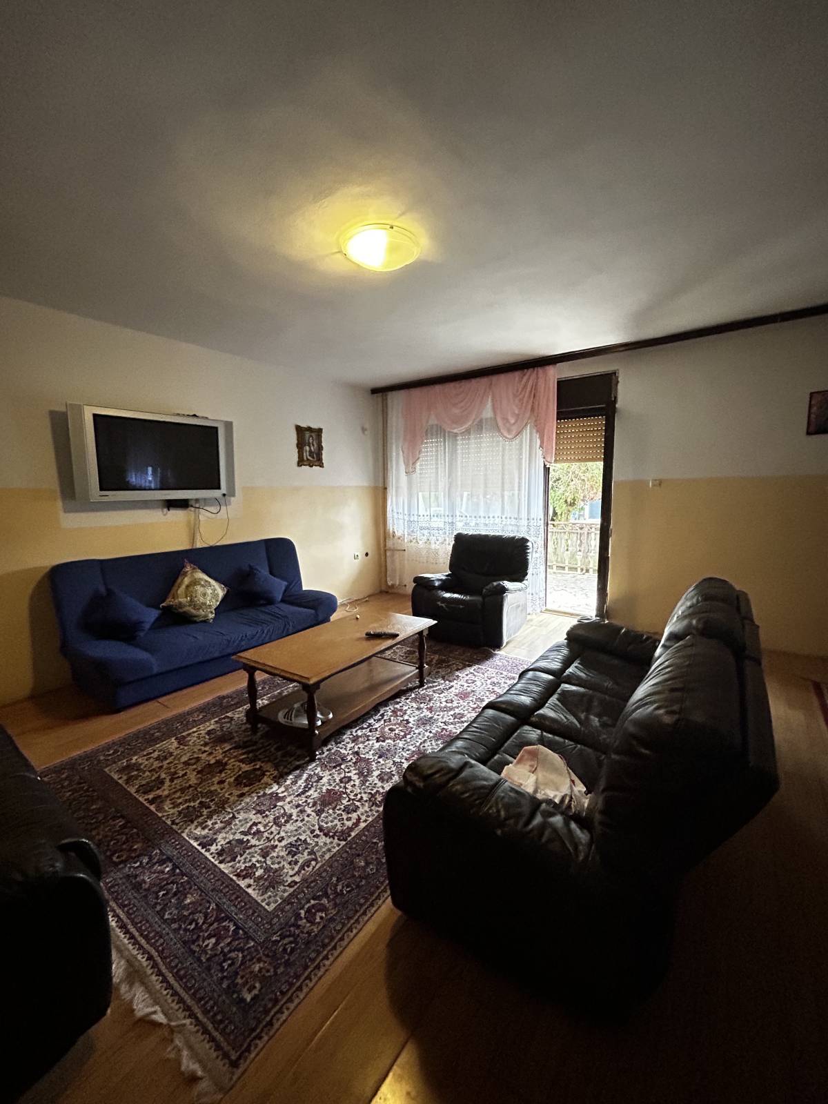 SESVETE - KUĆA S DVORIŠTEM I GARAŽOM - NIJE FIKSNA CIJENA!