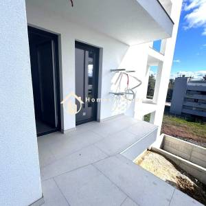 Sesvete,centar,2-soban PP 30m2 u prizemlju+balkon 7m2+vrt 9m2+PM