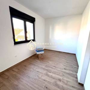 Sesvetski Kraljevec,4-soban dvoetažni stan 95m2+94m2 vrta+2 parkinga