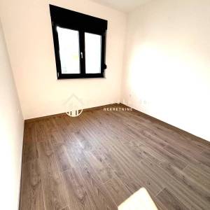 Sesvetski Kraljevec,4-soban dvoetažni stan 95m2+94m2 vrta+2 parkinga