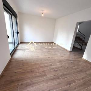 Sesvetski Kraljevec,4-soban dvoetažni stan 95m2+94m2 vrta+2 parkinga