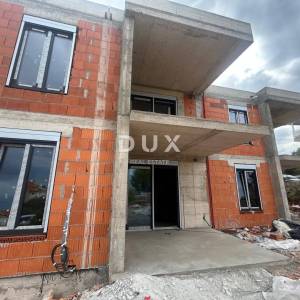 ŠIBENIK, BRODARICA – Atraktivan stan u novogradnji s predivnim pogledom na more i otok Krapanj