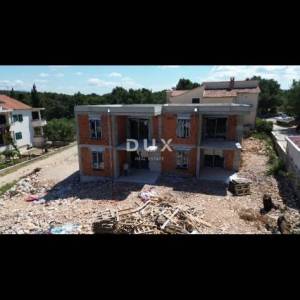 ŠIBENIK, BRODARICA – Atraktivan stan u novogradnji s predivnim pogledom na more i otok Krapanj