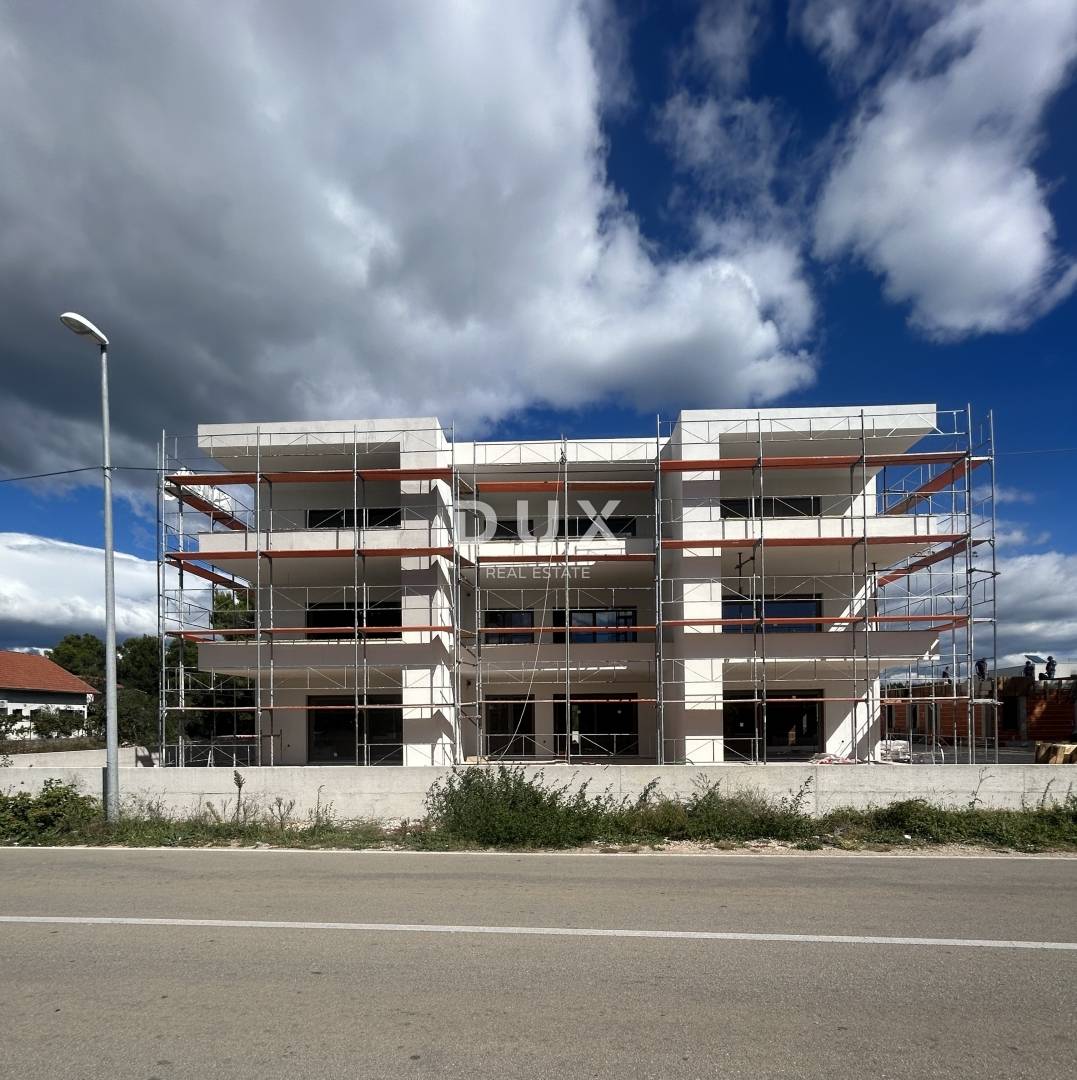 ŠIBENIK, SRIMA – Luksuzan stan u novogradnji, 300 m od mora i plaže