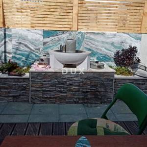 ŠIBENIK, VODICE - kuća s 3 terase i garažom udaljena samo 150 metara od plaže! PRILIKA!