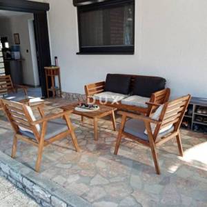 ŠIBENIK, VODICE - kuća s 3 terase i garažom udaljena samo 150 metara od plaže! PRILIKA!