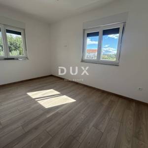 ŠIBENIK, VODICE – Luksuzni dvoetažni stan na atraktivnoj lokaciji, 200 m od plaže