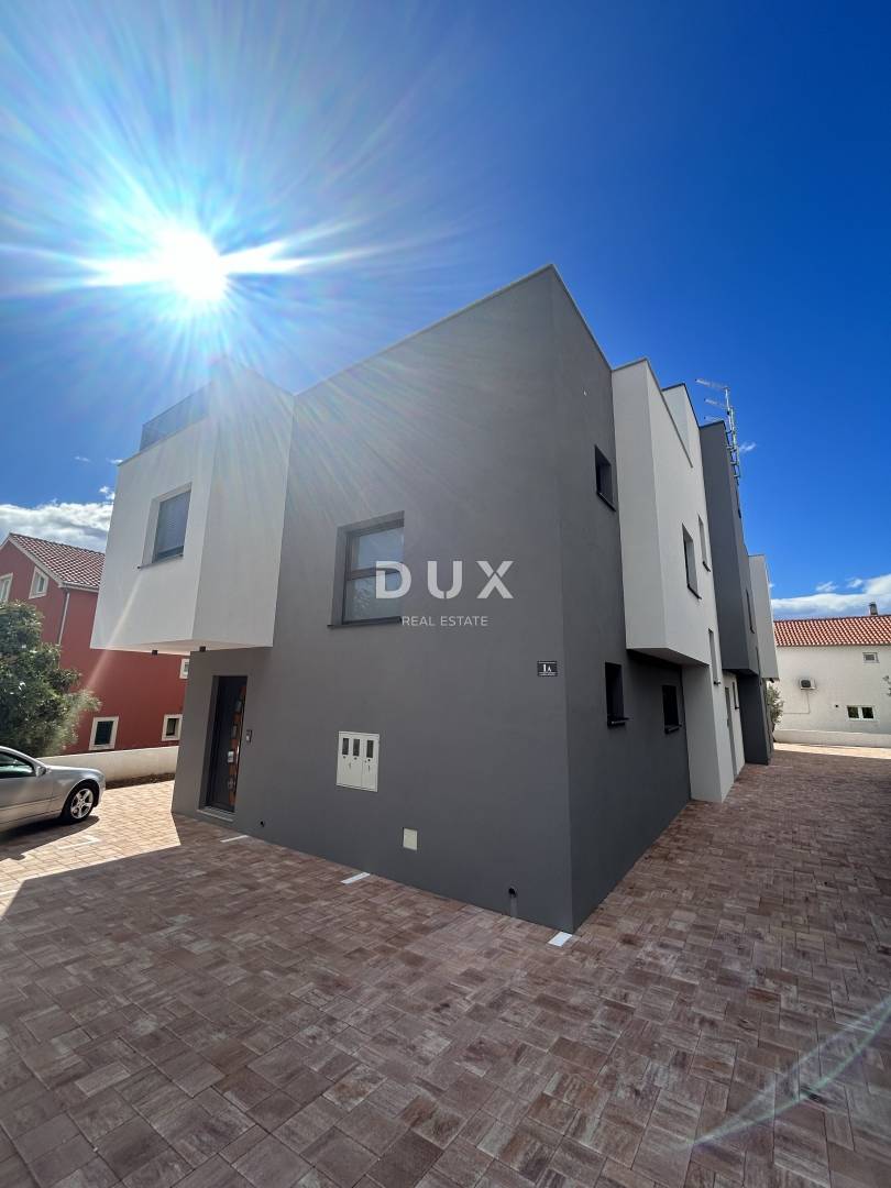 ŠIBENIK, VODICE – Luksuzni dvoetažni stan na atraktivnoj lokaciji, 200 m od plaže