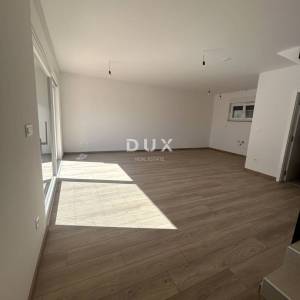 ŠIBENIK, VODICE – Luksuzni dvoetažni stan na atraktivnoj lokaciji, 200 m od plaže