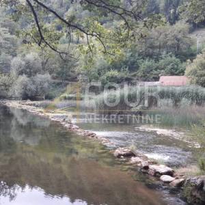 Slunj - okolica, imanje sa starim mlinom na Korani