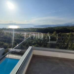 Šmrika, kuća s bazenom