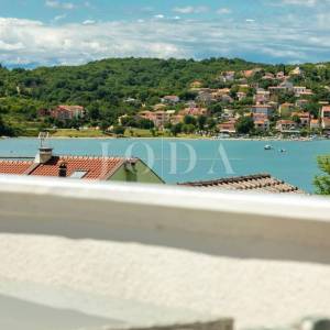 Soline, dvojna kuća s bazenom 100m od mora