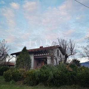 Somostojeća kuća sa velikom okućnicom,Boljun okolica