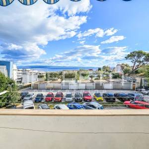 Split, Firule, trosoban stan blizu plaže i centra grada