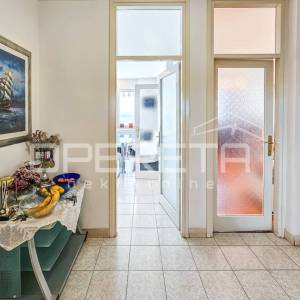 Split, Firule, trosoban stan blizu plaže i centra grada
