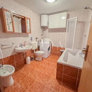 Stan 92,70m2 na odličnoj lokaciji 300m od mora