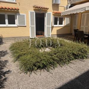 Stan 92,70m2 na odličnoj lokaciji 300m od mora