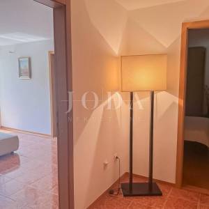Stan 92,70m2 na odličnoj lokaciji 300m od mora