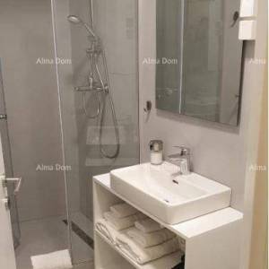 Stan u Rovinju, 150 m od mora - savršeno utočište s klimom i blizinom plaža