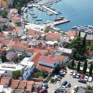 Stan u Selcu na prodaju, odlična lokacija i pogled na more