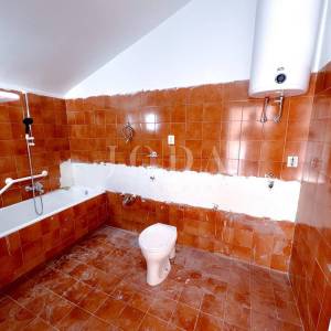 Stan u Selcu na prodaju, odlična lokacija i pogled na more