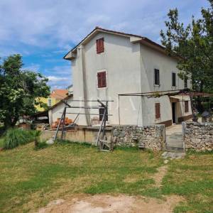Stara kamena kuća za renovaciju, okolica Malinske
