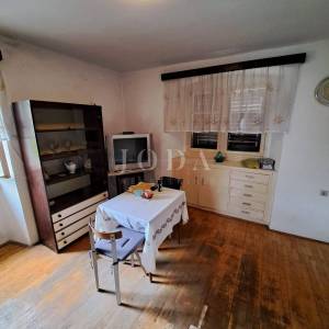 Stara kamena kuća za renovaciju, okolica Malinske