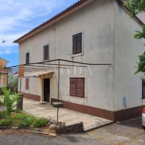 Stara kamena kuća za renovaciju, okolica Malinske