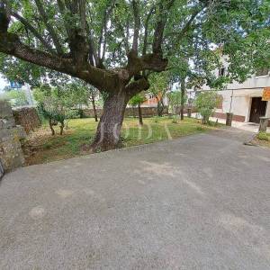 Stara kamena kuća za renovaciju, okolica Malinske