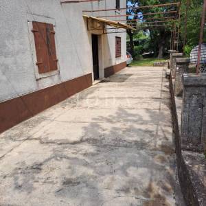 Stara kamena kuća za renovaciju, okolica Malinske