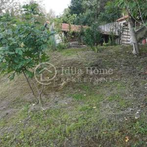 Sveta Nedelja zemljište od 1481m2 sa vikend kućicom/POVOLJNO!!!!