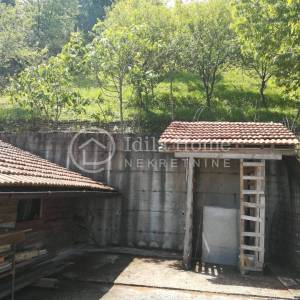 Sveta Nedelja zemljište od 1481m2 sa vikend kućicom/POVOLJNO!!!!