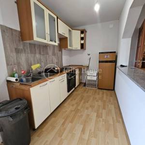 Sveta Nedelja/IZNAJMLJUJE SE PETEROSOBNI STAN ZA RADNIKE – 154 m² (1. KAT KUĆE)