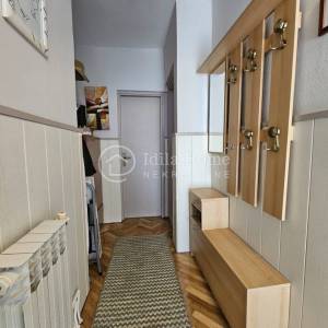 Sveta Nedelja/Rakitje/katnica 450m2 sa 3 stana+2 poslovna pr./TOP LOKACIJA!